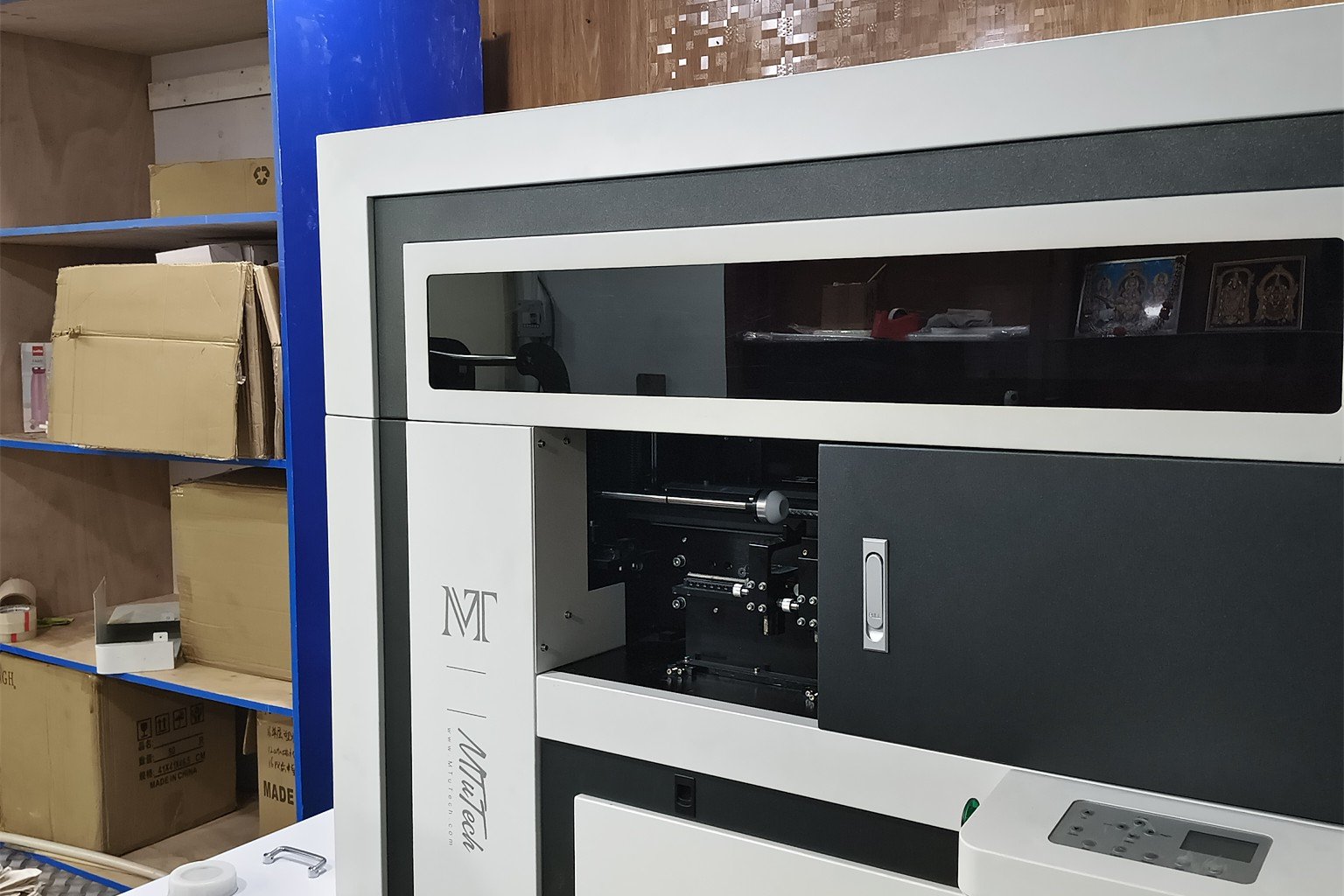 Pentacle's real enclosed machine used for cylindrical product printing